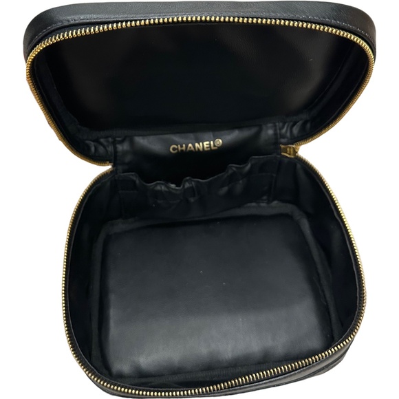 CHANEL Black Calfskin Duo-tone Vanity Bag - Picture 9 of 9